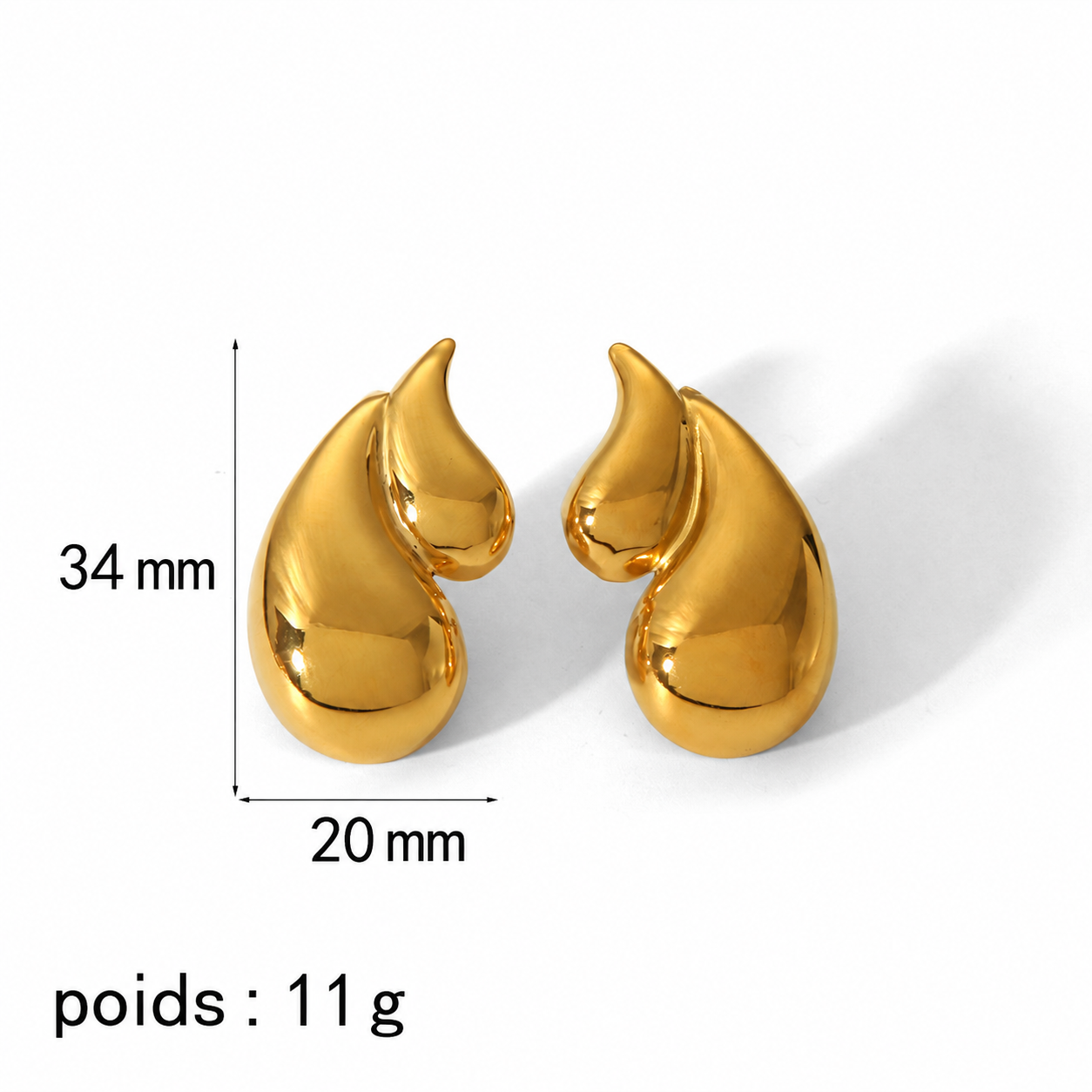 Boucles d’oreilles goutte sculpturales dorées – dimensions 34 mm x 20 mm, poids 11 g
